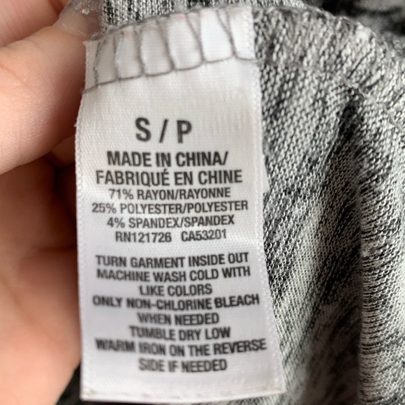 Prince & Fox Heathered Gray High-Low Crewneck Sweater - Picture 4 of 4